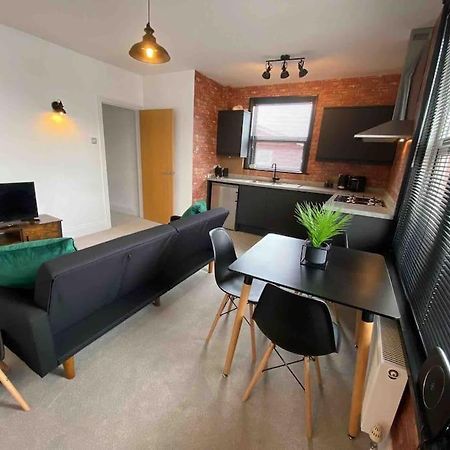1 Bed Flat With Parking Near Town Centre Lägenhet Emsworth Exteriör bild