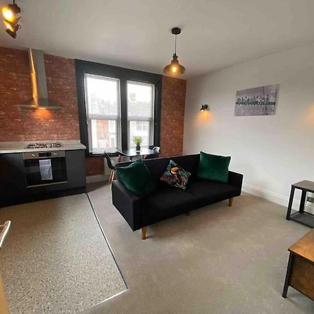 1 Bed Flat With Parking Near Town Centre Lägenhet Emsworth Exteriör bild
