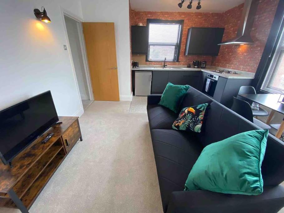 1 Bed Flat With Parking Near Town Centre Lägenhet Emsworth Exteriör bild