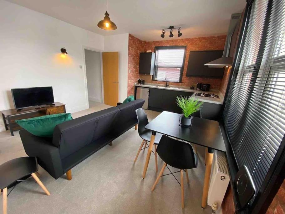 1 Bed Flat With Parking Near Town Centre Lägenhet Emsworth Exteriör bild