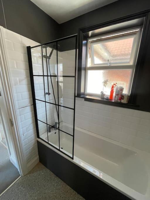 1 Bed Flat With Parking Near Town Centre Lägenhet Emsworth Exteriör bild