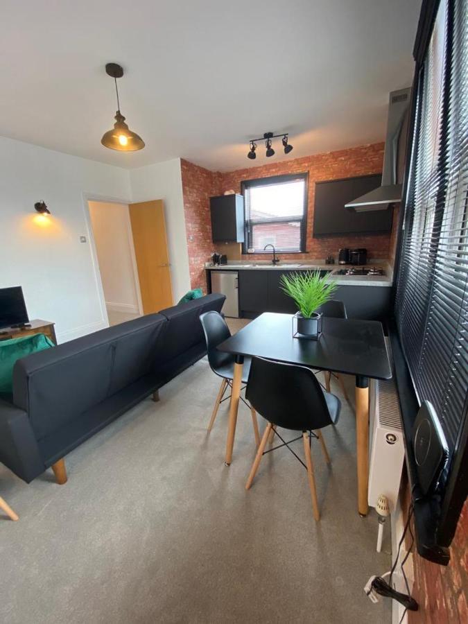 1 Bed Flat With Parking Near Town Centre Lägenhet Emsworth Exteriör bild